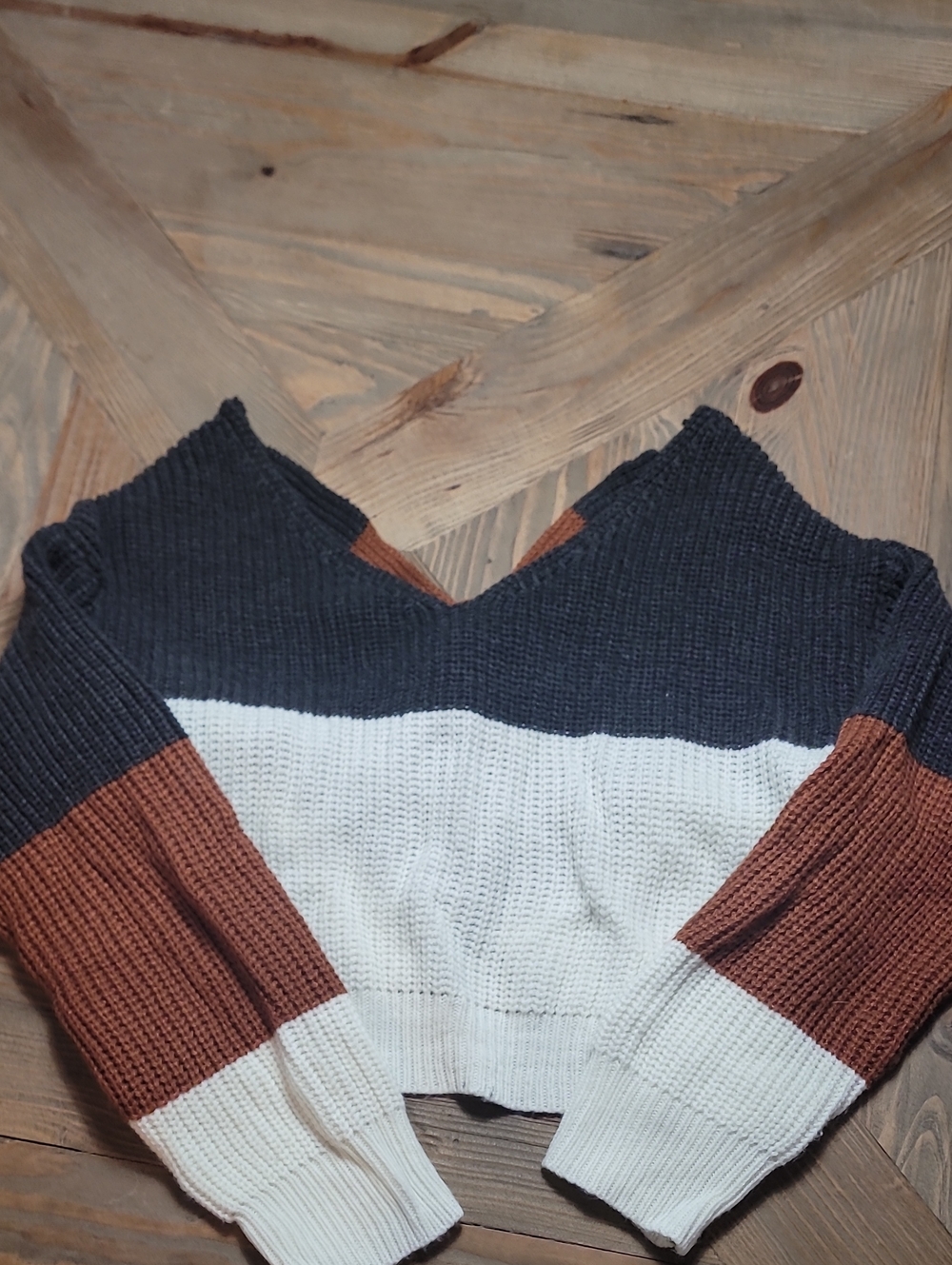 SHEIN Colorblock V-Neck Cropped Sweater in Black, White & Brown
